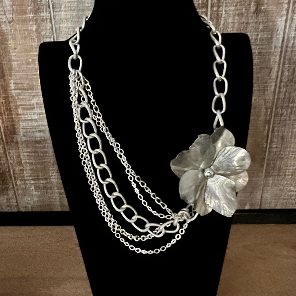 Jessica Simpson Silver Tone Flower Necklace & Bracelet Set - Picture 3 of 11
